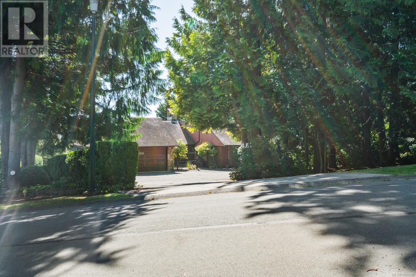 8833 Haro Park Terr, North Saanich