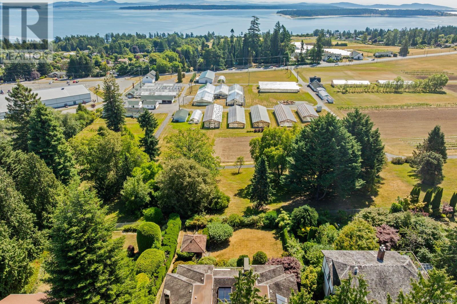 8833 Haro Park Terr, North Saanich