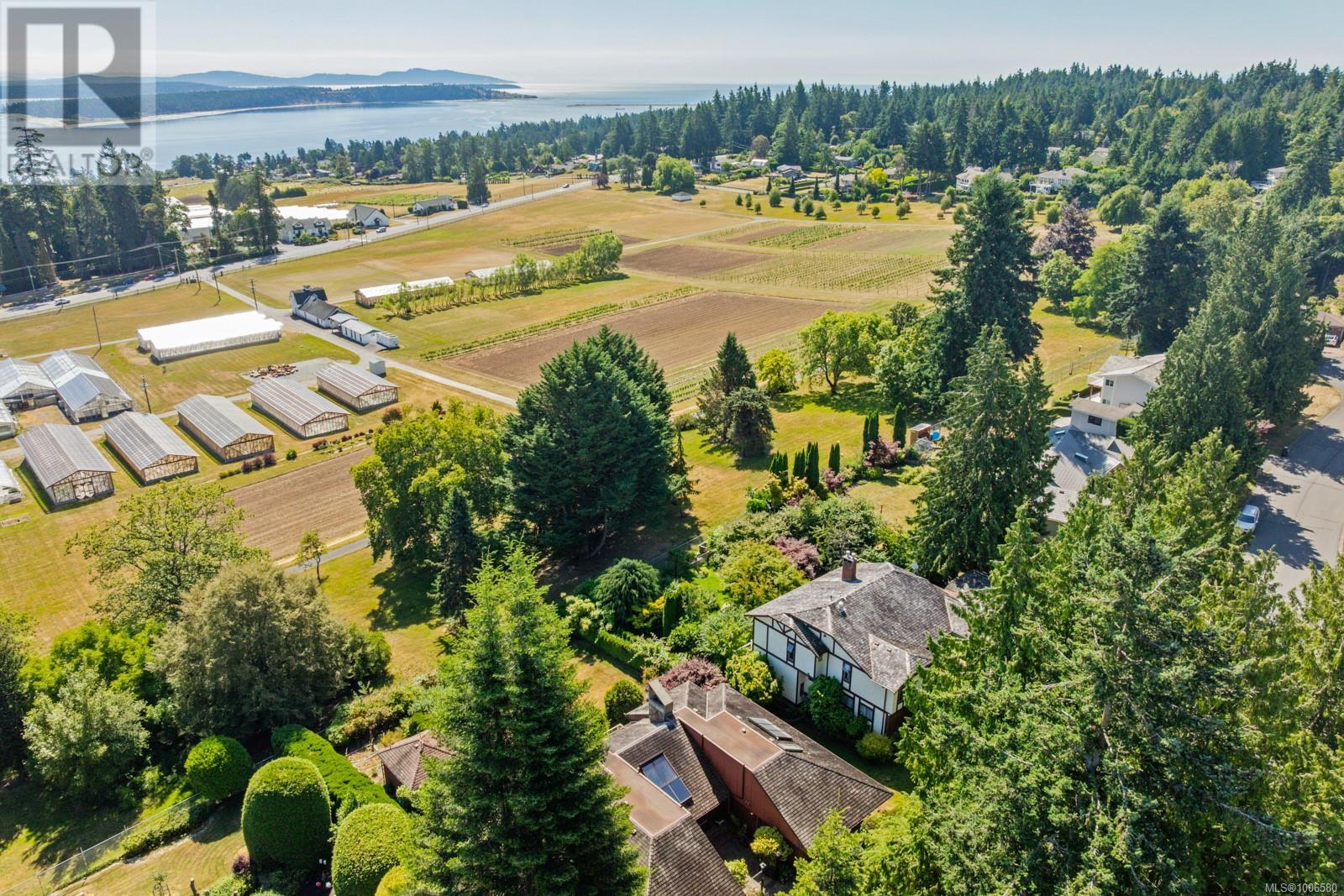 8833 Haro Park Terr, North Saanich
