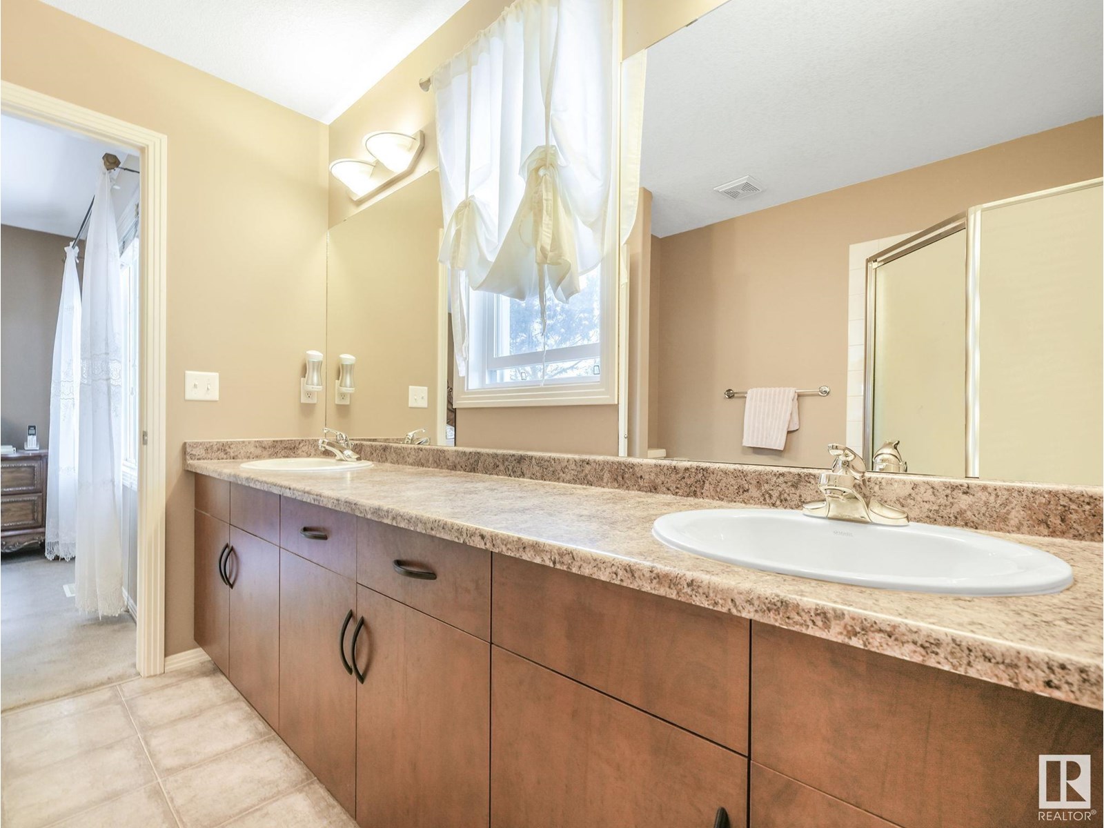 Photo 20 of 12 12930 140 Av Nw Nw, Edmonton AB