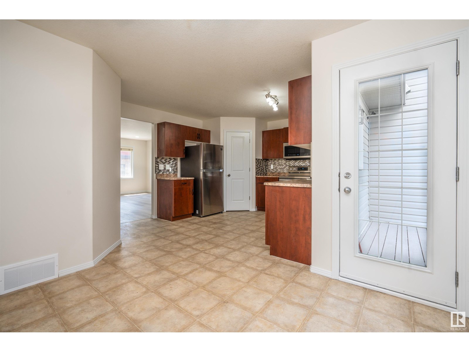 Photo 25 of 12 12930 140 Av Nw Nw, Edmonton AB