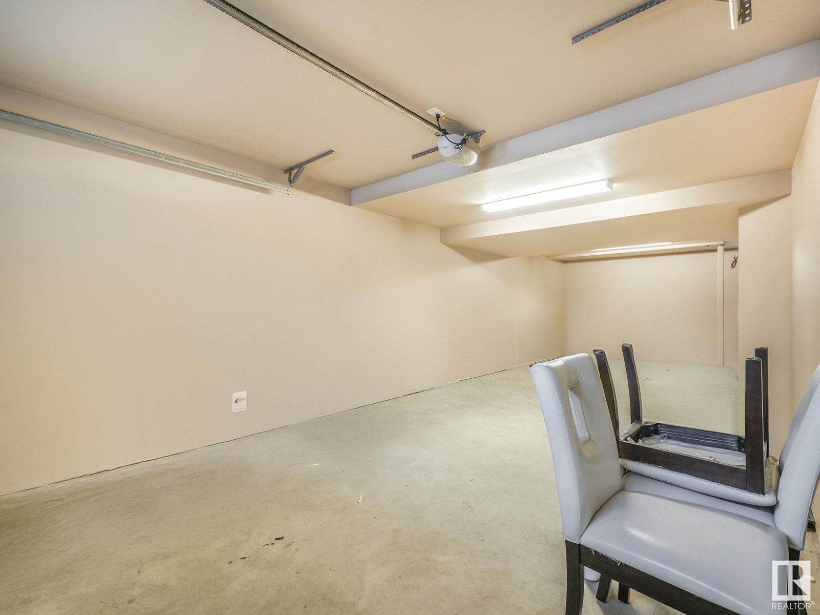 Photo 1 of 12 12930 140 Av Nw Nw, Edmonton AB