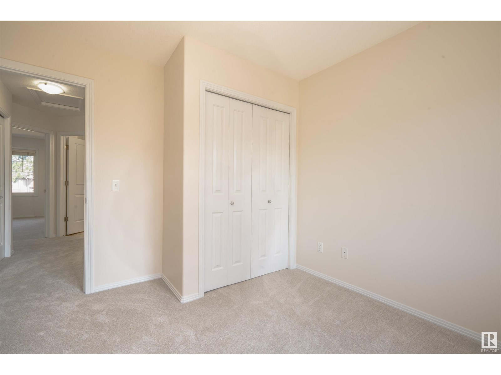 Photo 10 of 12 12930 140 Av Nw Nw, Edmonton AB