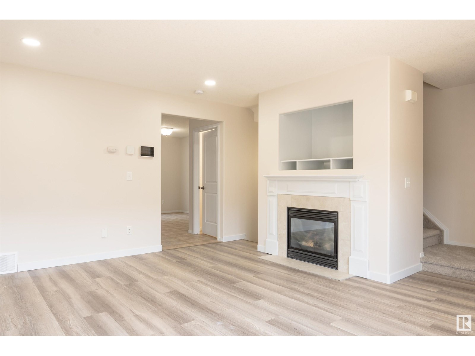 Photo 13 of 12 12930 140 Av Nw Nw, Edmonton AB