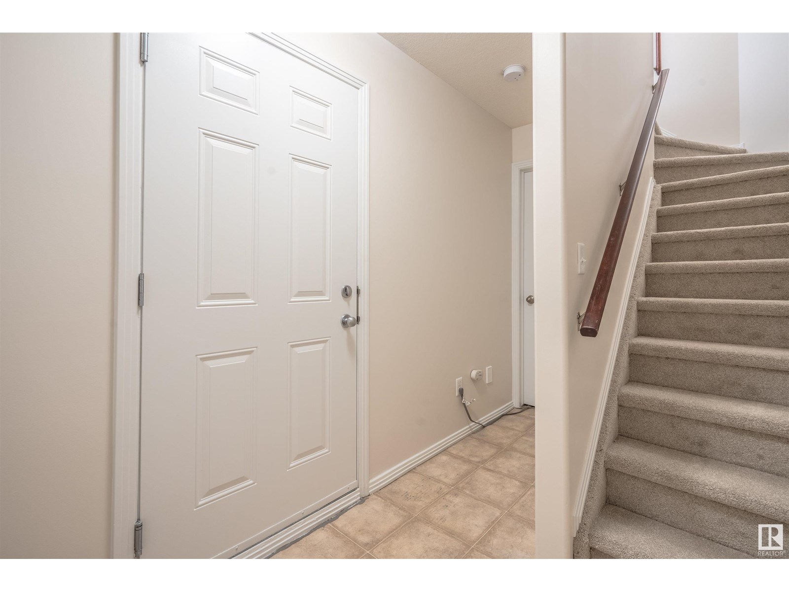 Photo 5 of 12 12930 140 Av Nw Nw, Edmonton AB