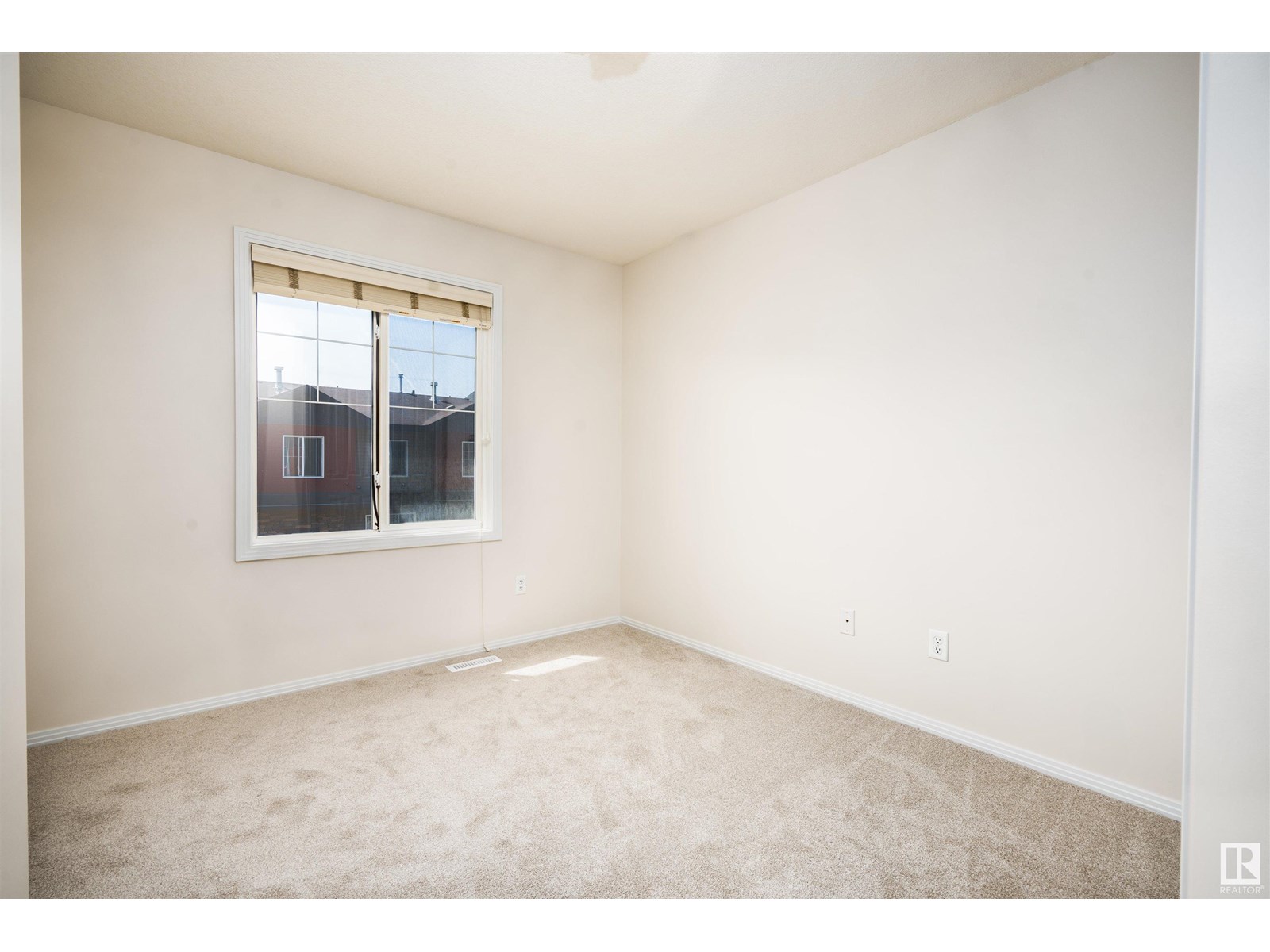 Photo 11 of 12 12930 140 Av Nw Nw, Edmonton AB