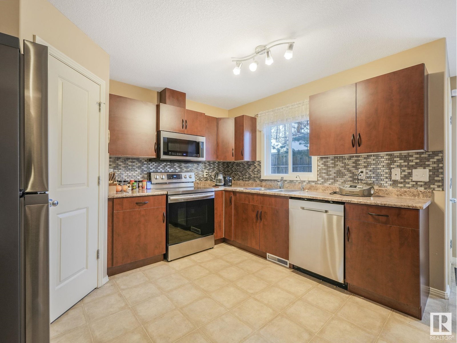 Photo 30 of 12 12930 140 Av Nw Nw, Edmonton AB
