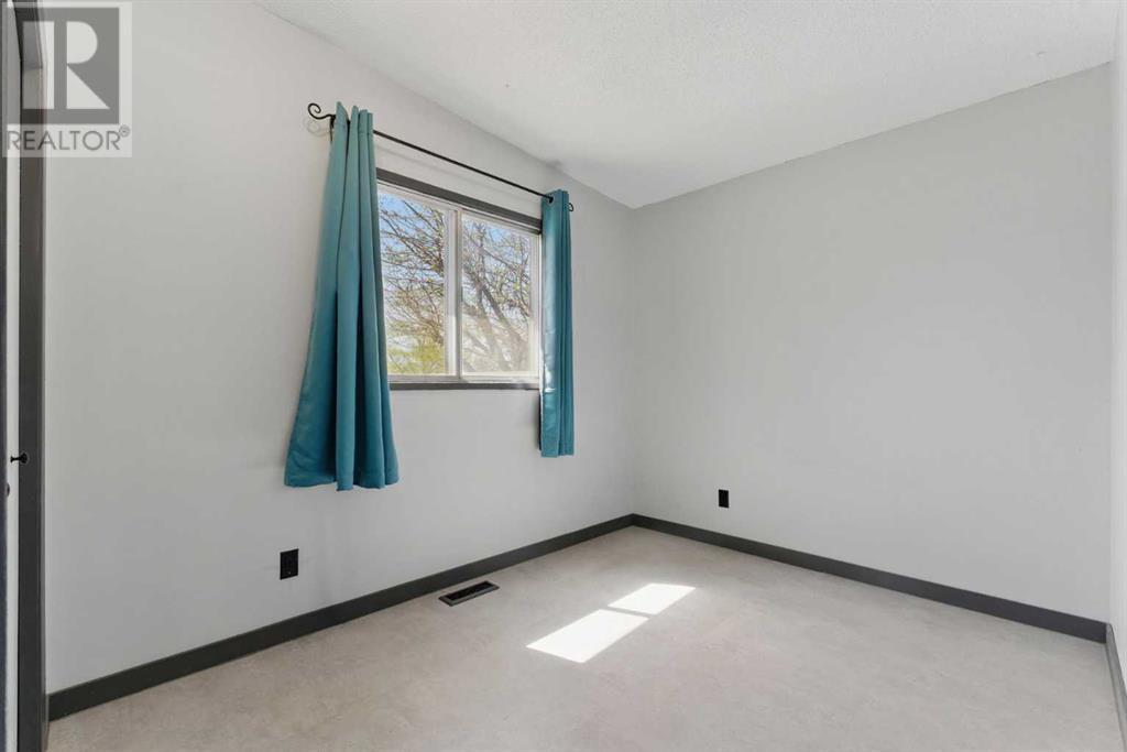 Single Family House Bungalow for Sale in  huntington Green NE Huntington Hills Calgary 