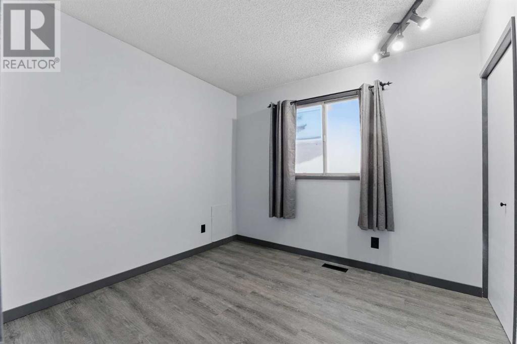 Single Family House Bungalow for Sale in  huntington Green NE Huntington Hills Calgary 