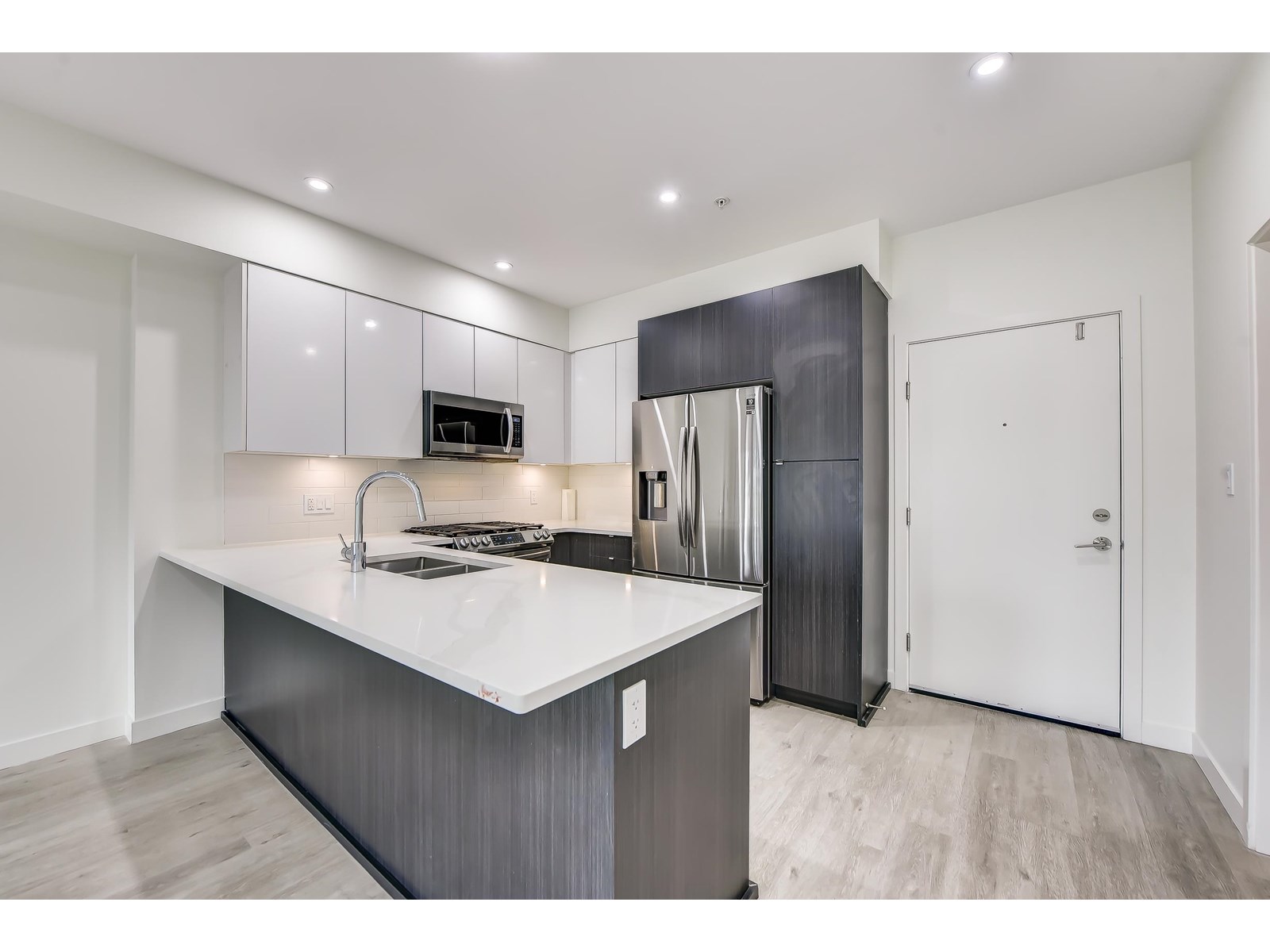 Photo 4 of 309 2649 James Street, Abbotsford BC