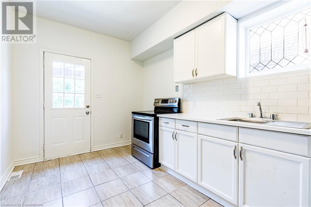 Photo 4 of 22 Myrtle Avenue, Hamilton ON