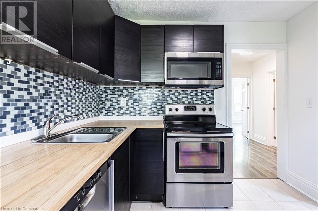 Photo 16 of 22 Myrtle Avenue, Hamilton ON