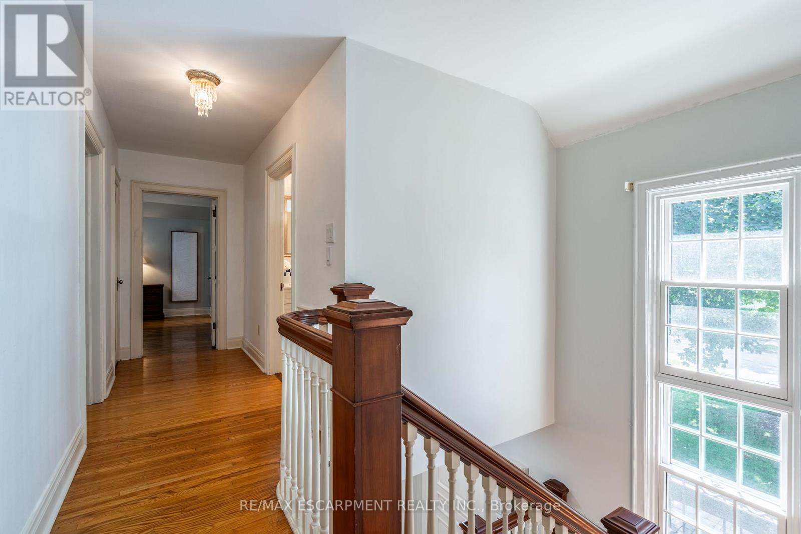 Photo 21 of 9 Lansdowne Road S, Cambridge ON