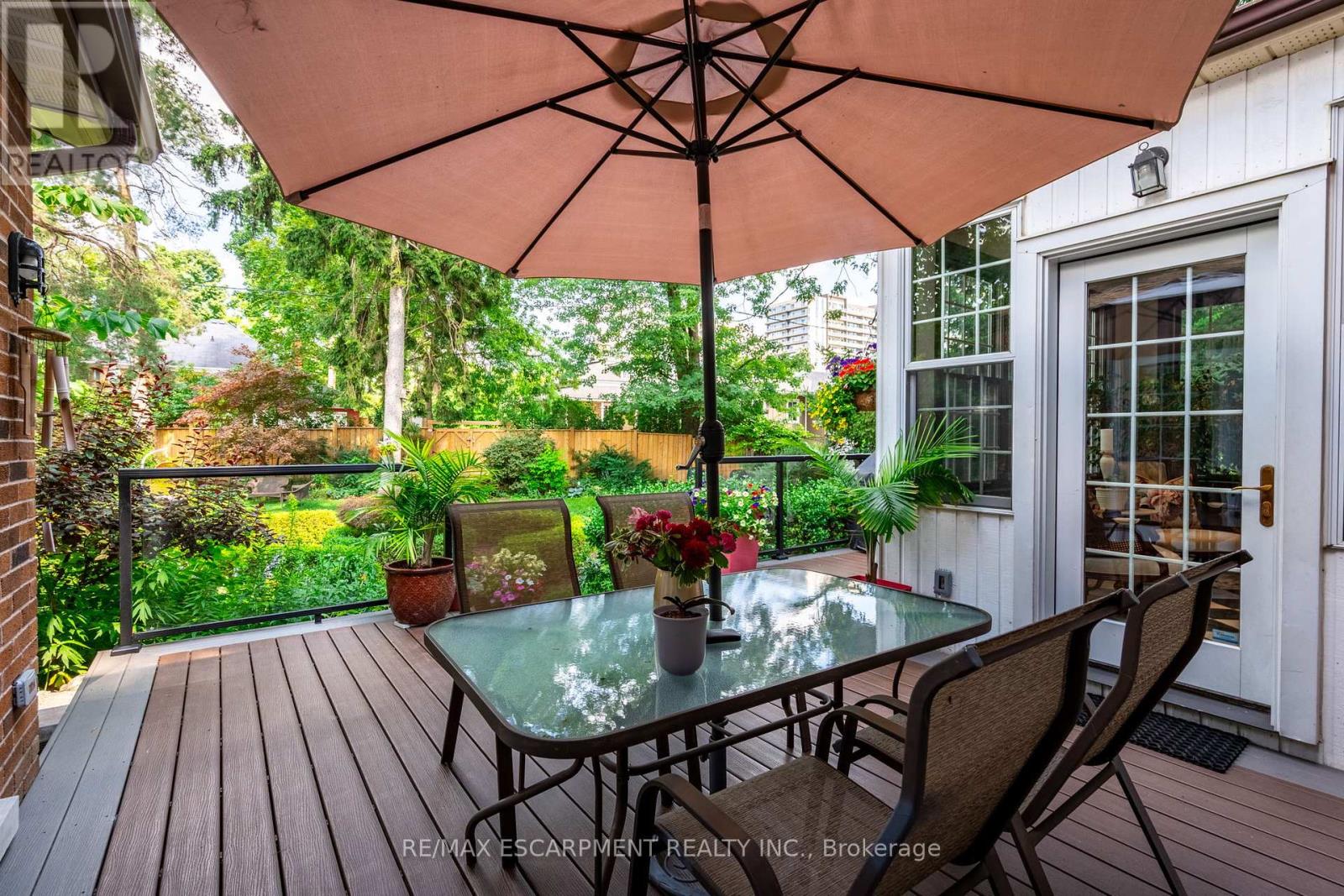 Photo 36 of 9 Lansdowne Road S, Cambridge ON