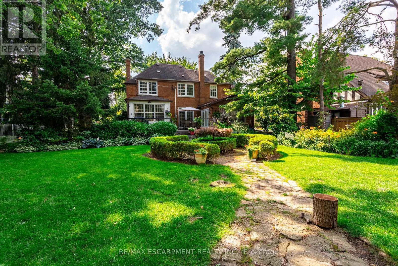 Photo 39 of 9 Lansdowne Road S, Cambridge ON