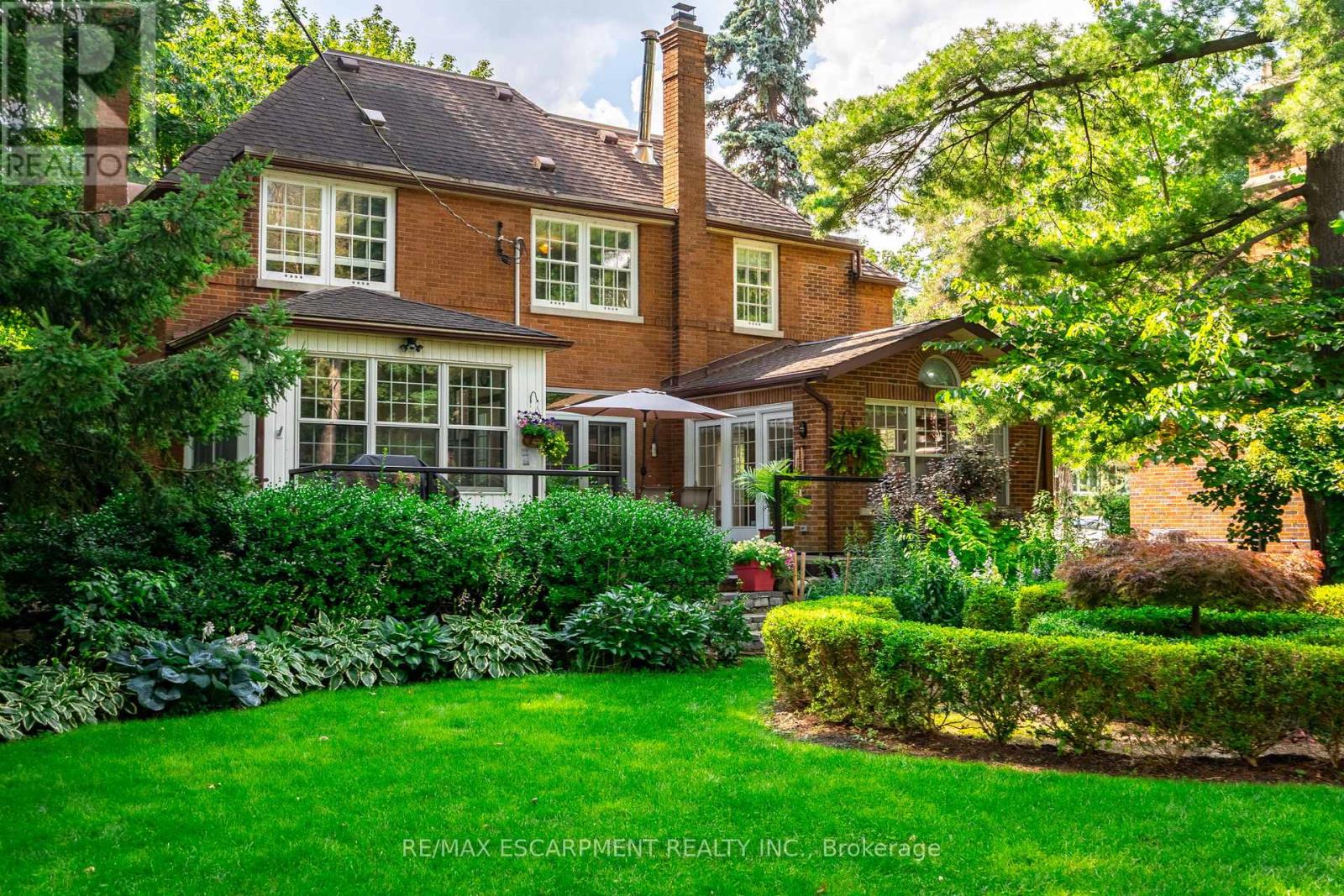 Photo 40 of 9 Lansdowne Road S, Cambridge ON