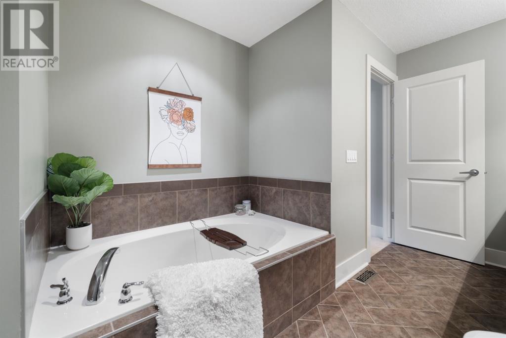Single Family House for Sale in    Street SW Killarney/Glengarry Calgary 