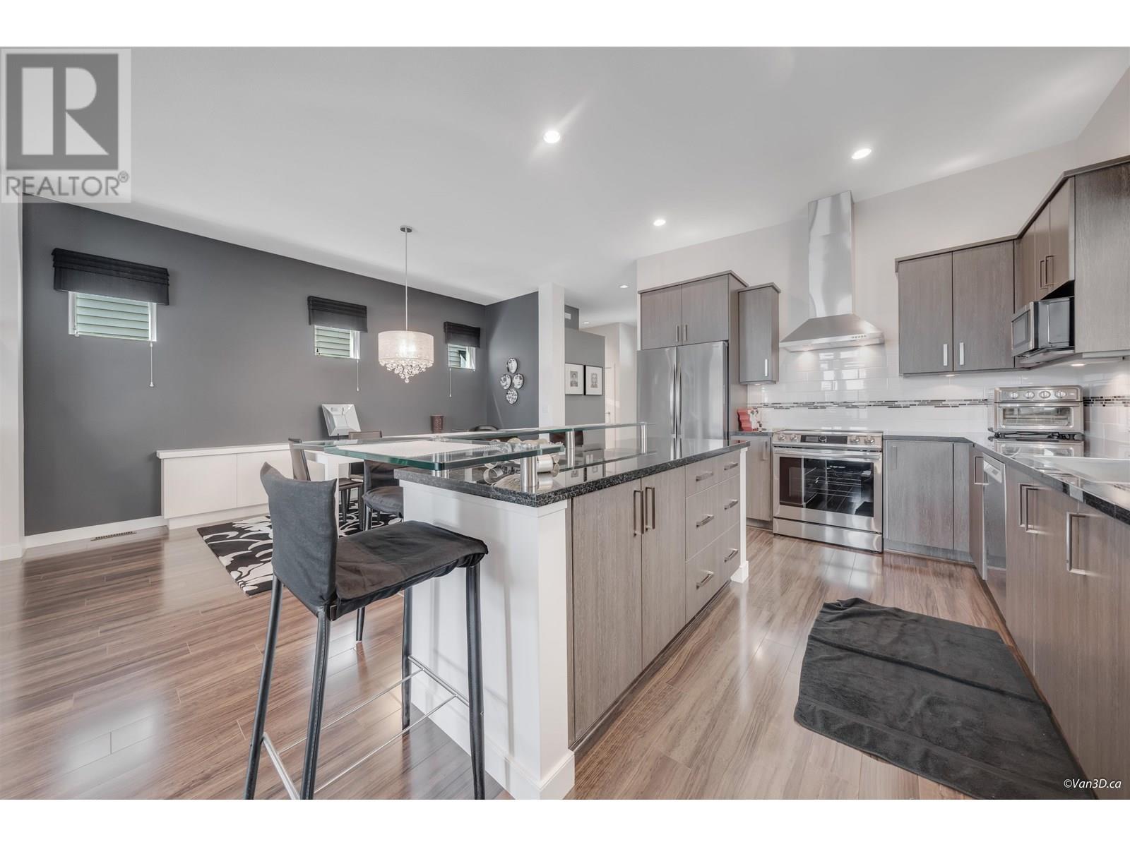 Photo 3 of 3370 Highland Drive, Coquitlam BC