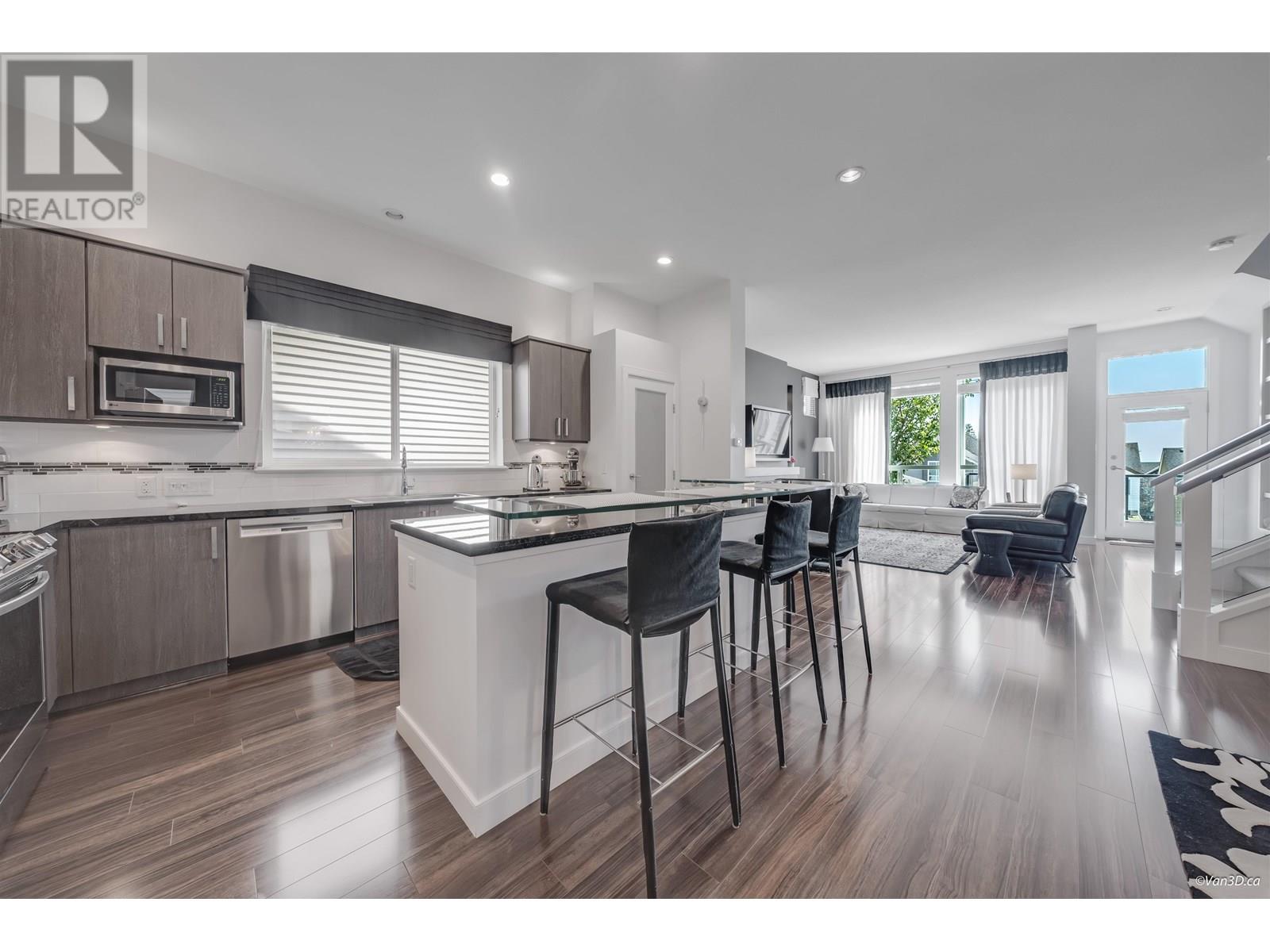 Photo 4 of 3370 Highland Drive, Coquitlam BC