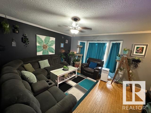 Photo 10 of 4631 126 Av Nw, Edmonton AB