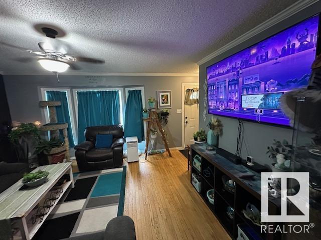 Photo 11 of 4631 126 Av Nw, Edmonton AB