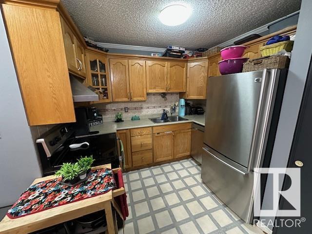 Photo 14 of 4631 126 Av Nw, Edmonton AB
