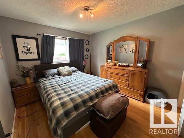 Photo 17 of 4631 126 Av Nw, Edmonton AB