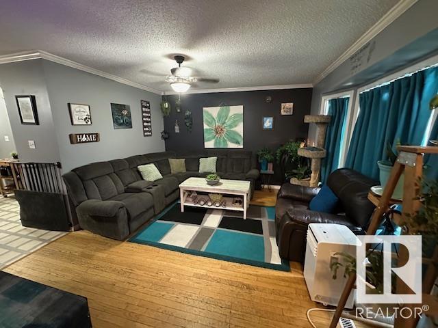 Photo 8 of 4631 126 Av Nw, Edmonton AB