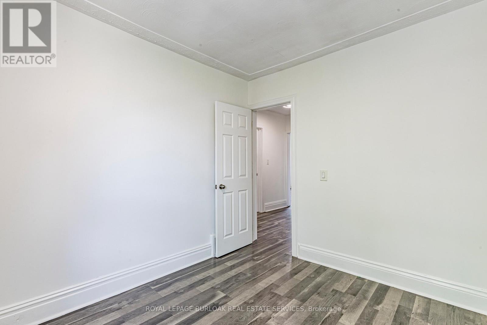 Photo 4 of 22 Myrtle Avenue, Hamilton ON