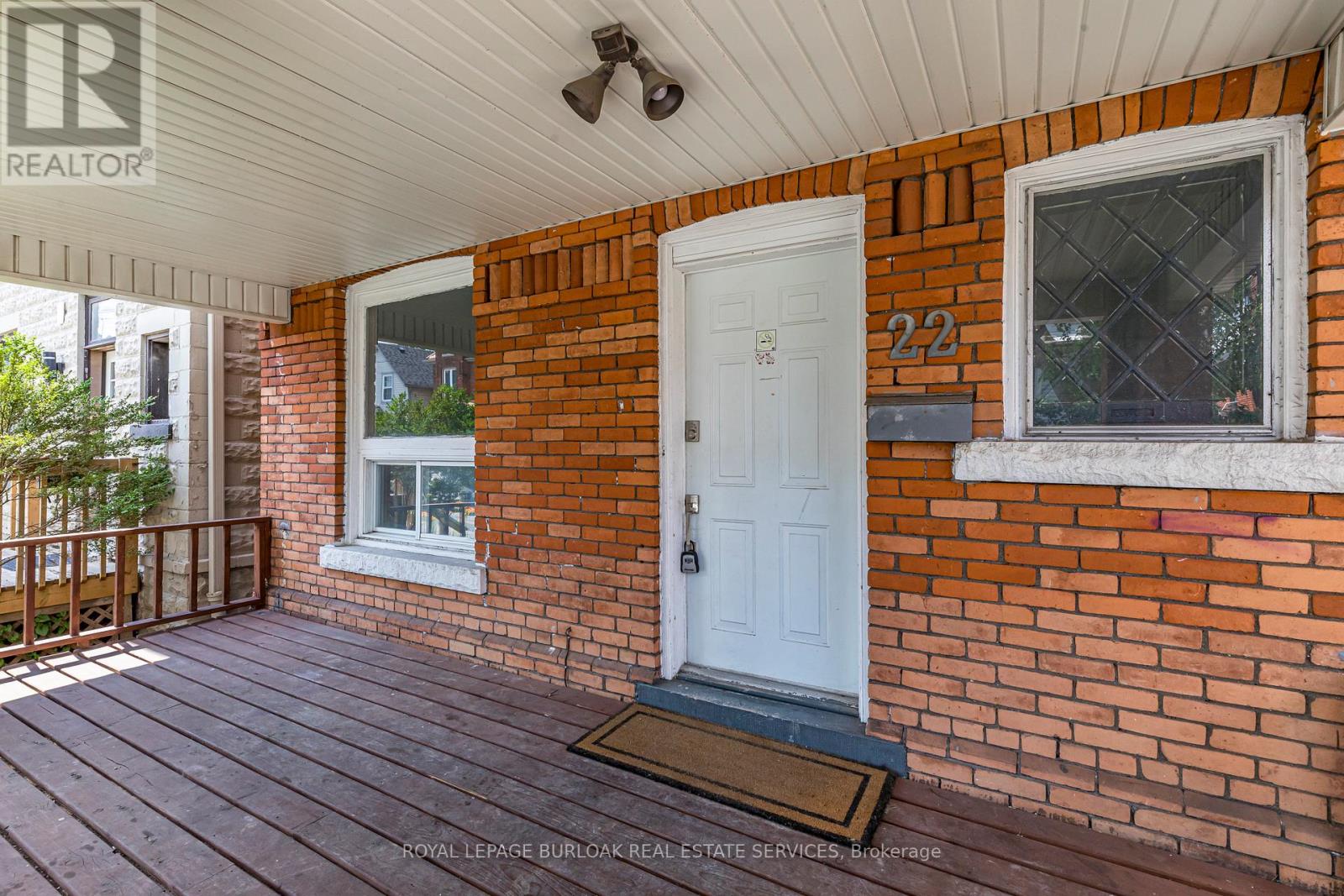 Photo 11 of 22 Myrtle Avenue, Hamilton ON