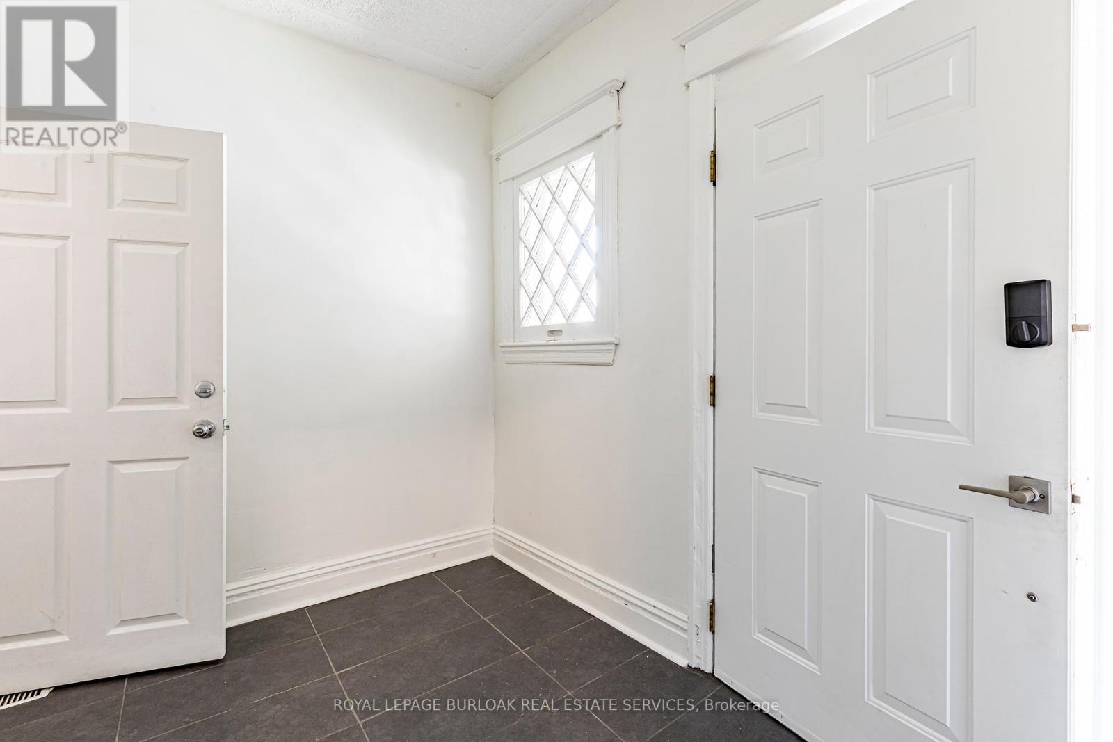 Photo 15 of 22 Myrtle Avenue, Hamilton ON