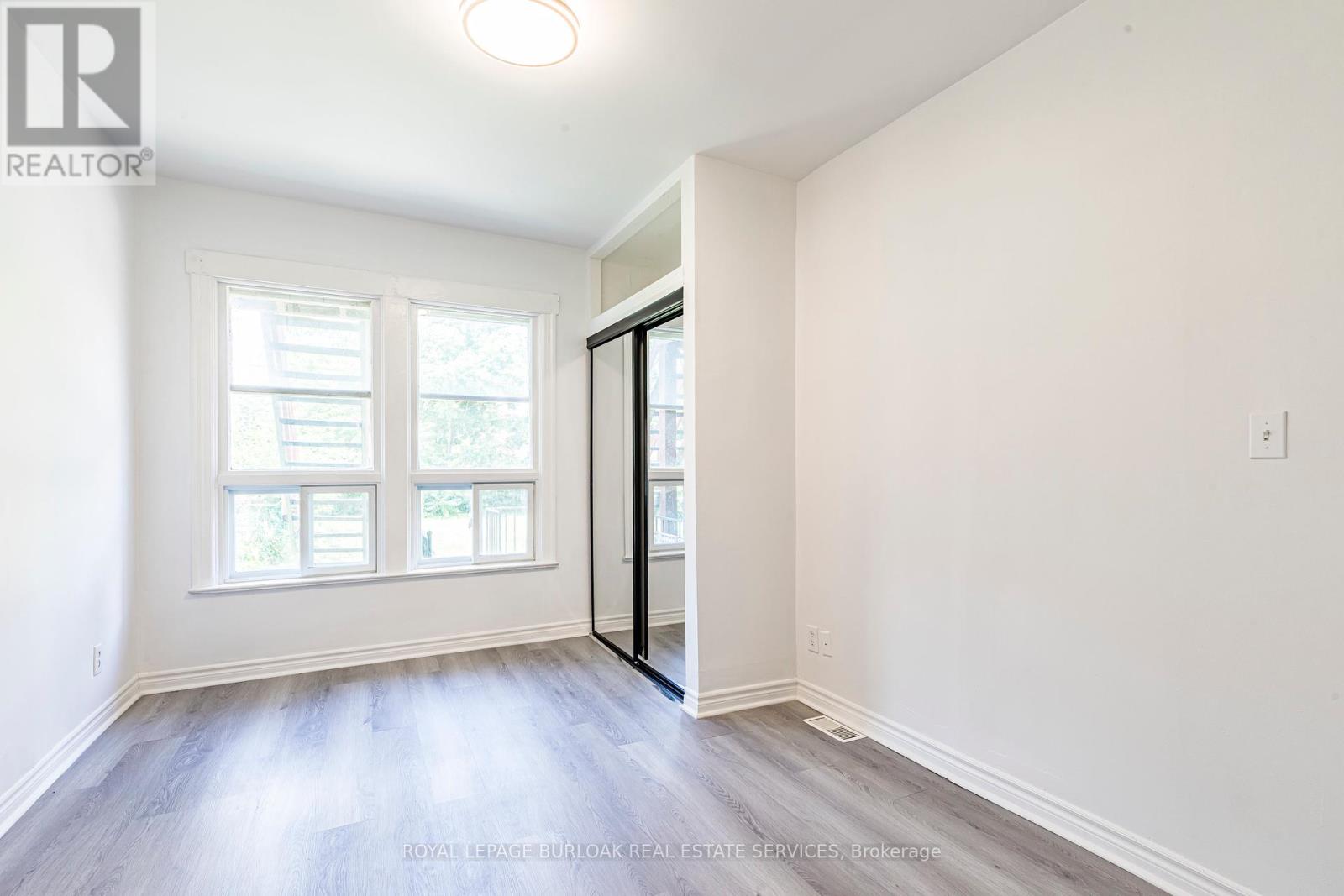 Photo 14 of 22 Myrtle Avenue, Hamilton ON