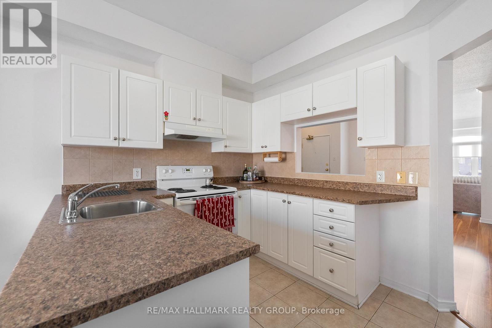Photo 6 of 7 70 Briargate Private, Ottawa ON