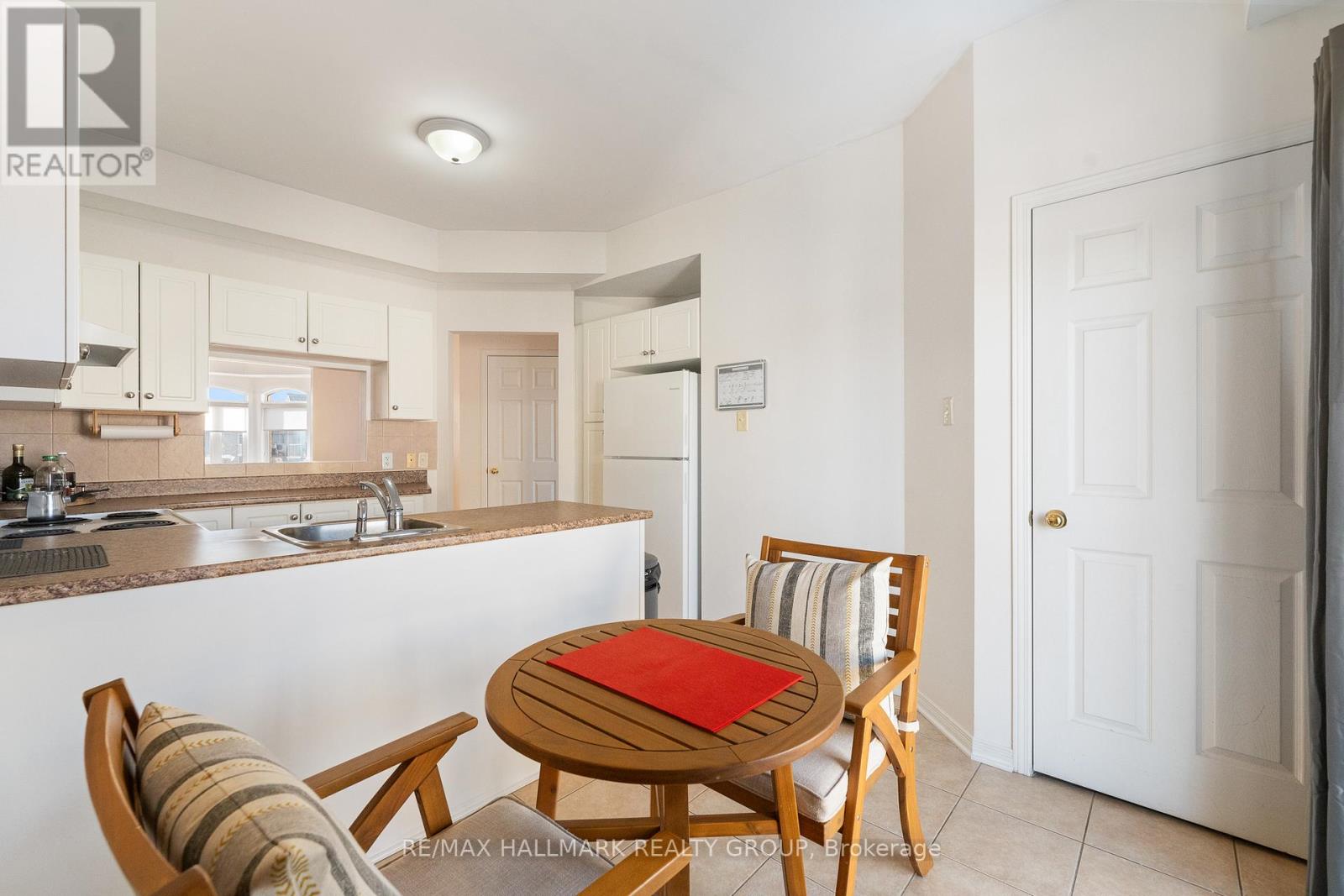 Photo 8 of 7 70 Briargate Private, Ottawa ON