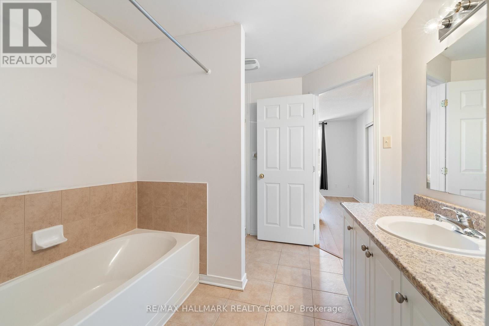 Photo 12 of 7 70 Briargate Private, Ottawa ON