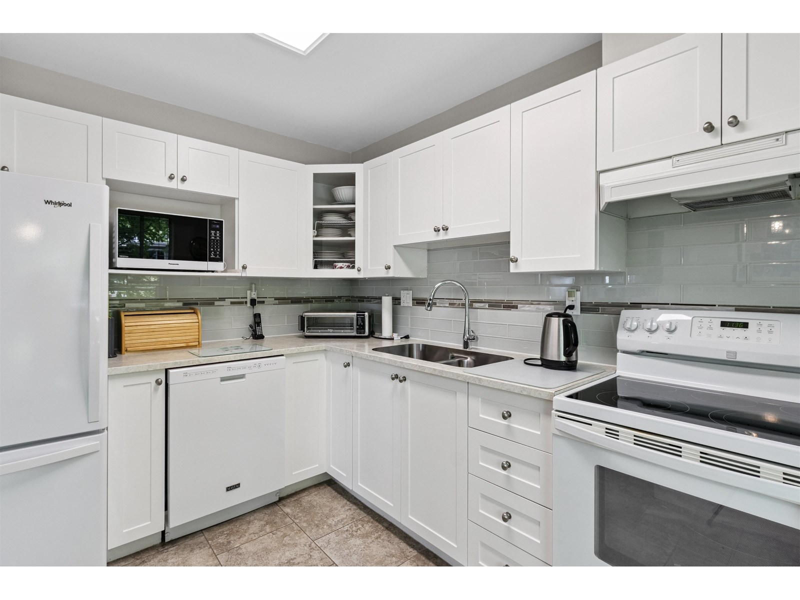 Photo 12 of 206 15150 108 Avenue, Surrey BC