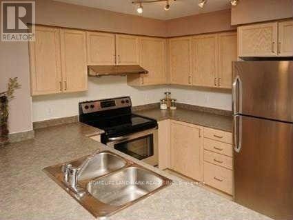 Photo 8 of 2112 18 Parkview Avenue, Toronto ON