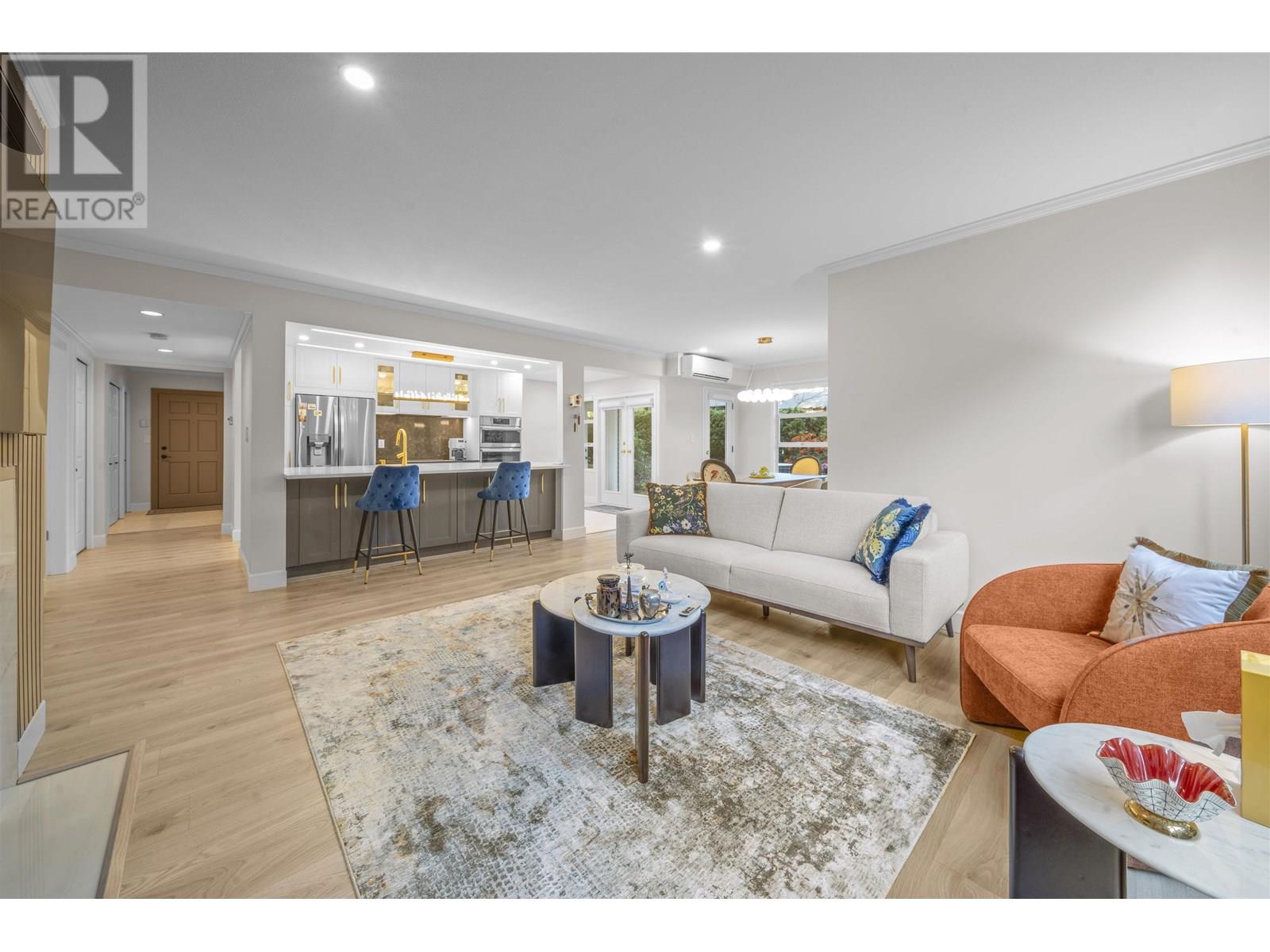 Photo 7 of 103 3399 Capilano Crescent, North Vancouver BC
