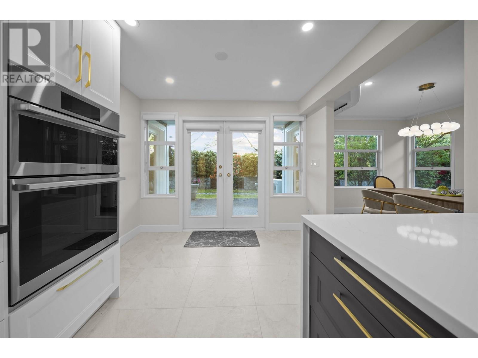 Photo 24 of 103 3399 Capilano Crescent, North Vancouver BC