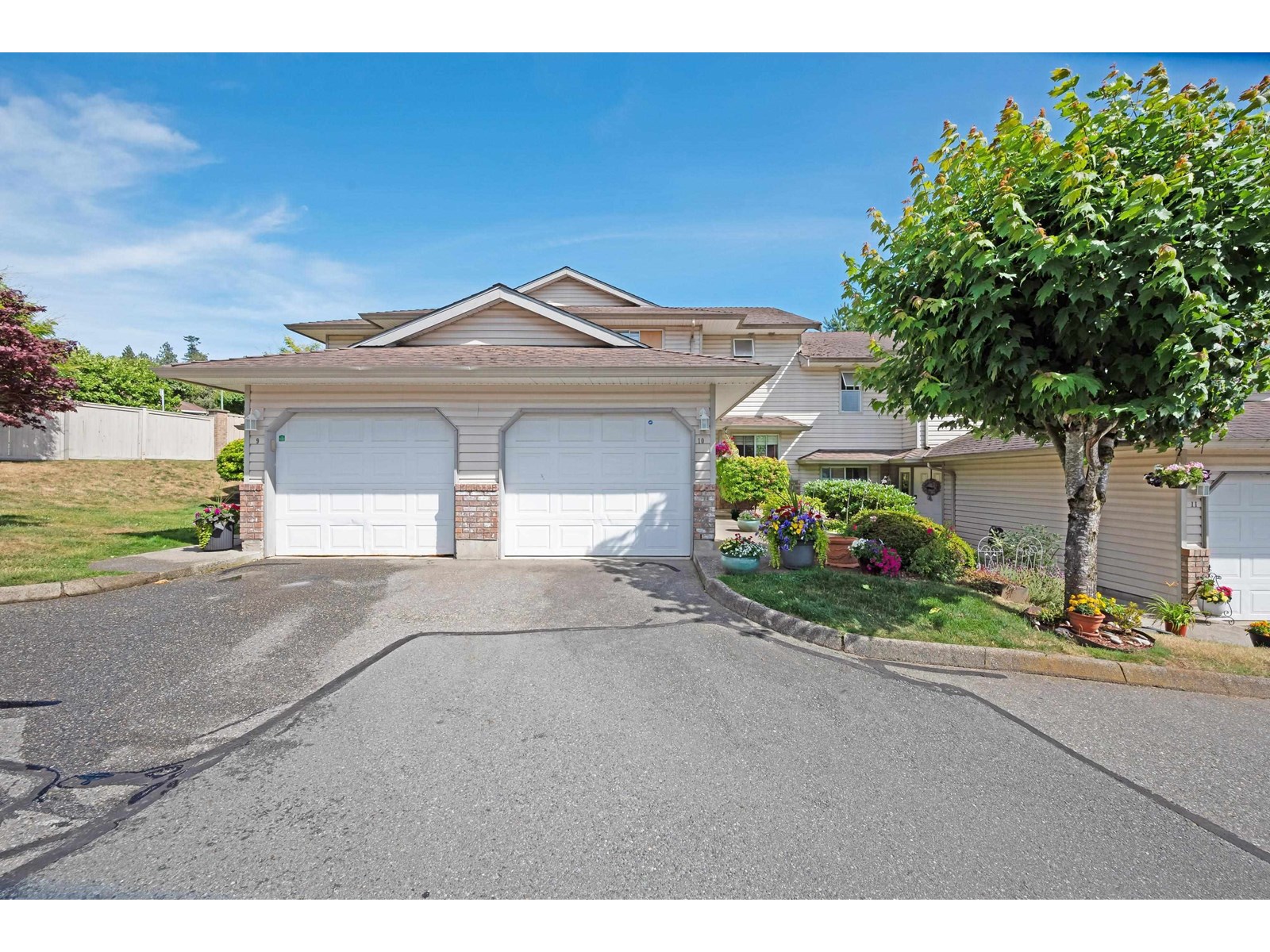 Photo 2 of 10 2023 Winfield Drive, Abbotsford BC