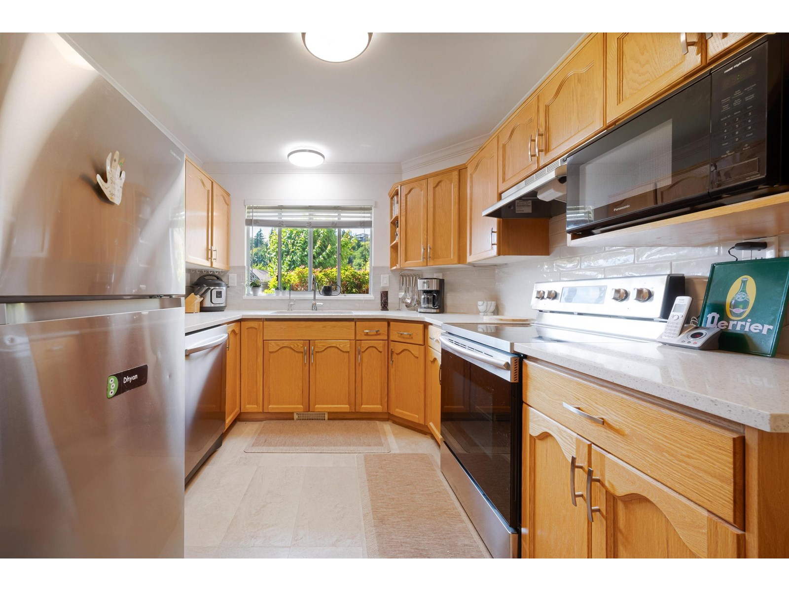 Photo 3 of 10 2023 Winfield Drive, Abbotsford BC