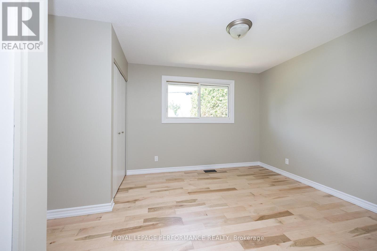 Photo 7 of 1398 Jamison Avenue S, Ottawa ON