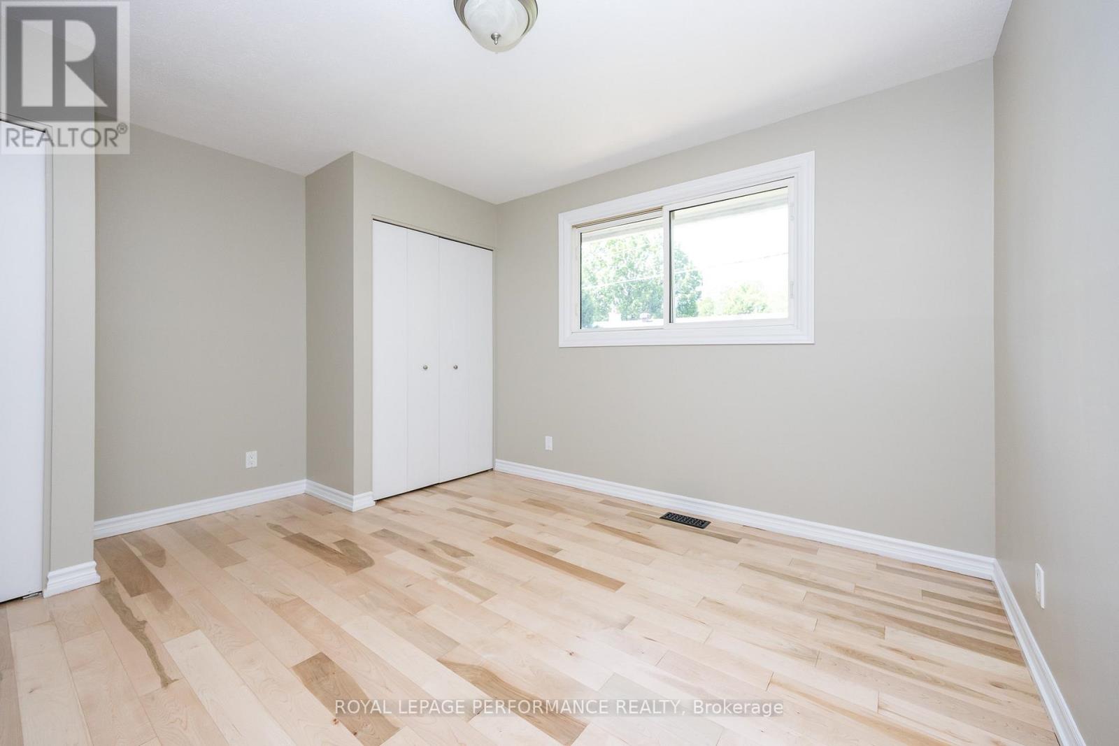 Photo 17 of 1398 Jamison Avenue S, Ottawa ON