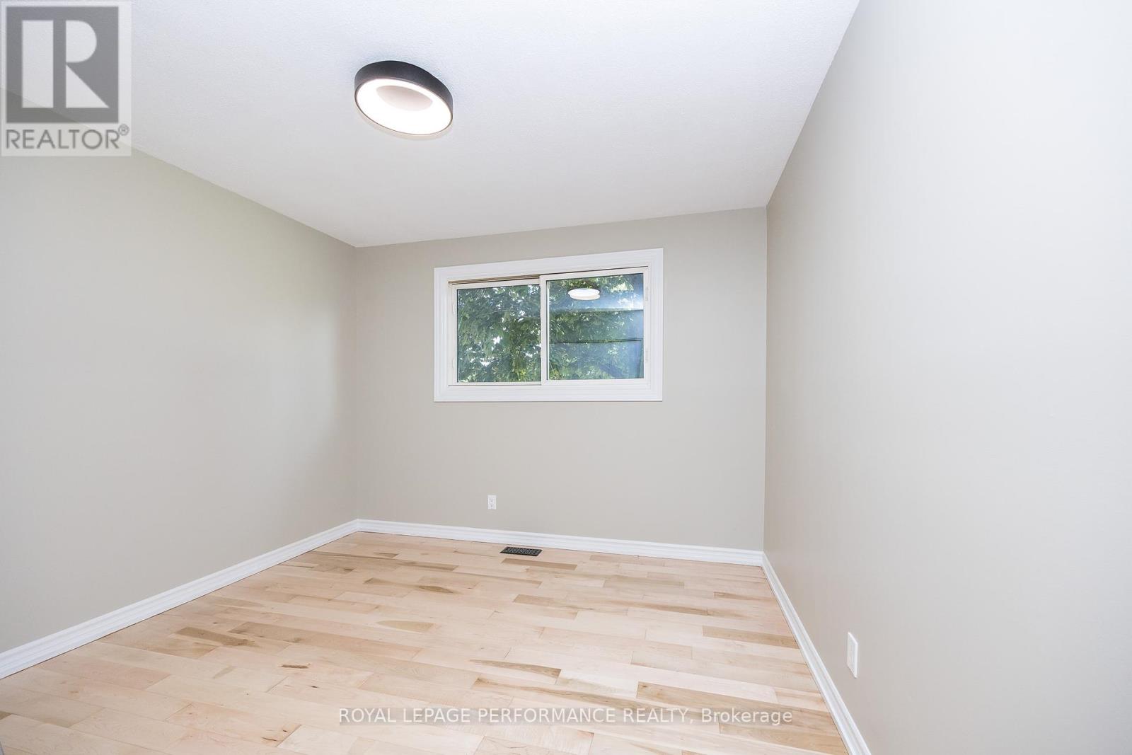 Photo 9 of 1398 Jamison Avenue S, Ottawa ON