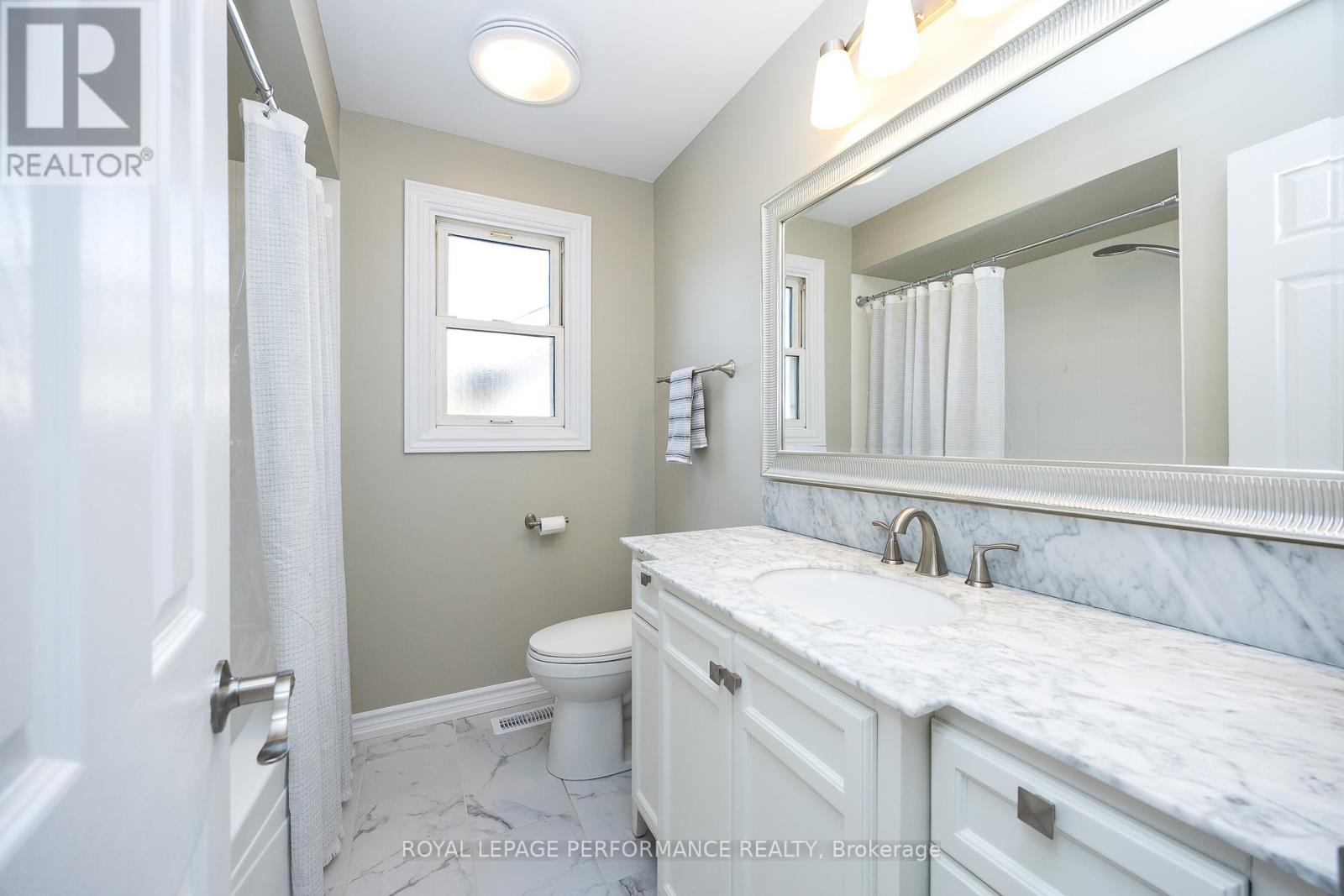 Photo 4 of 1398 Jamison Avenue S, Ottawa ON