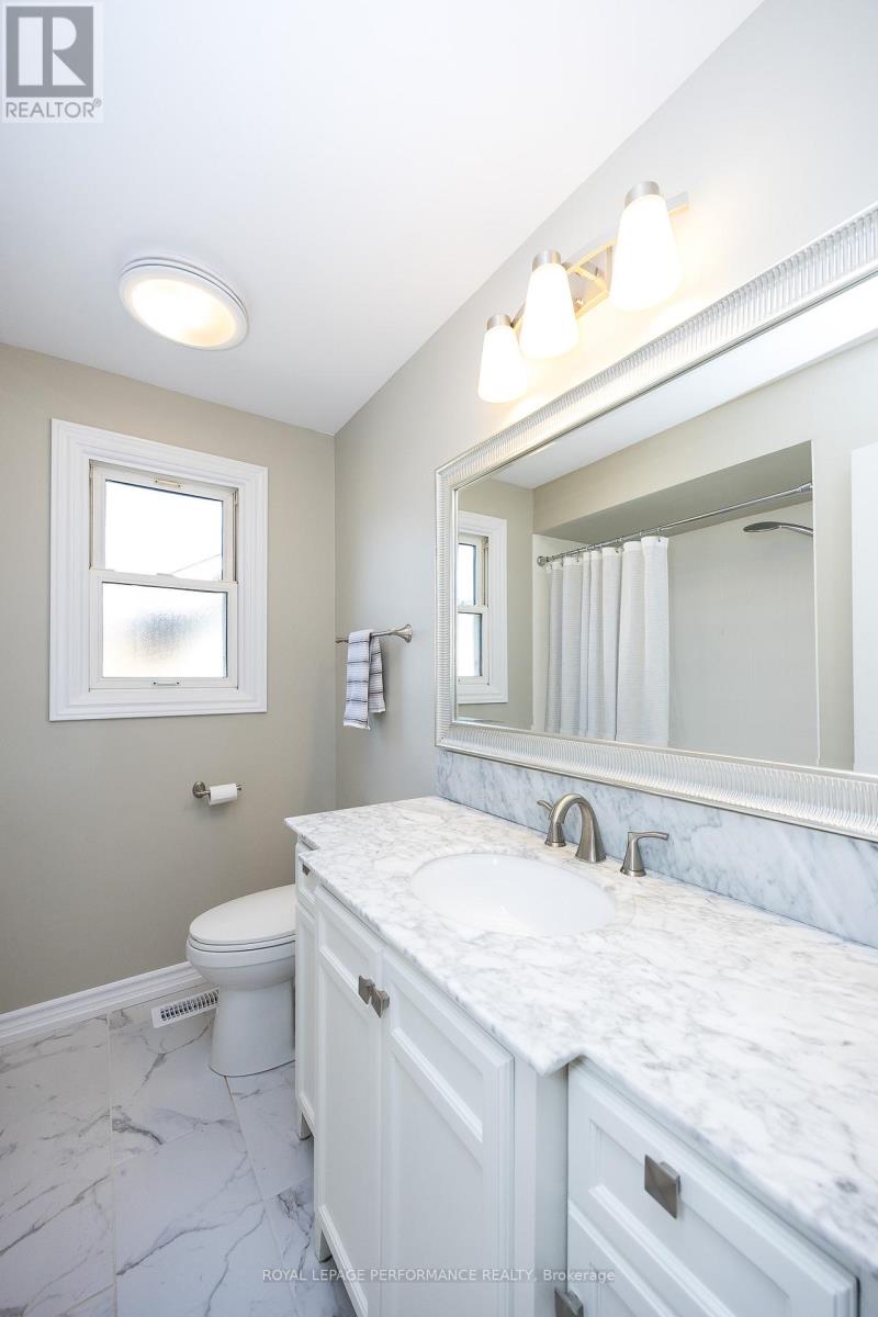 Photo 11 of 1398 Jamison Avenue S, Ottawa ON