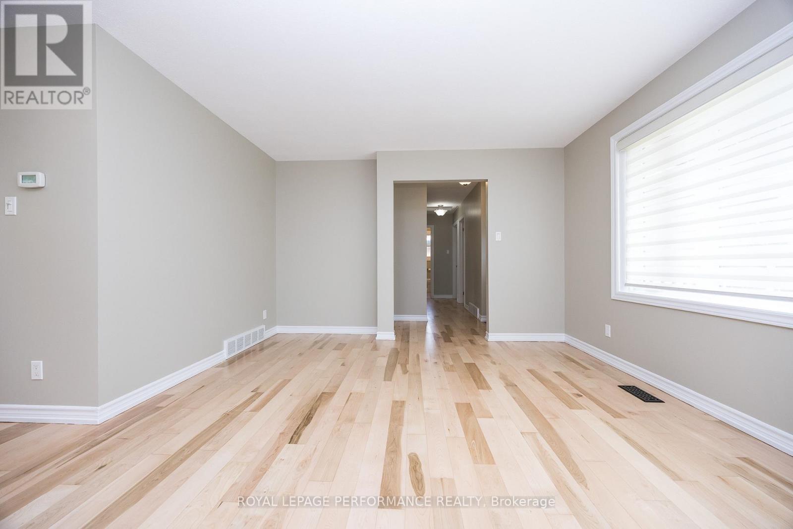 Photo 3 of 1398 Jamison Avenue S, Ottawa ON