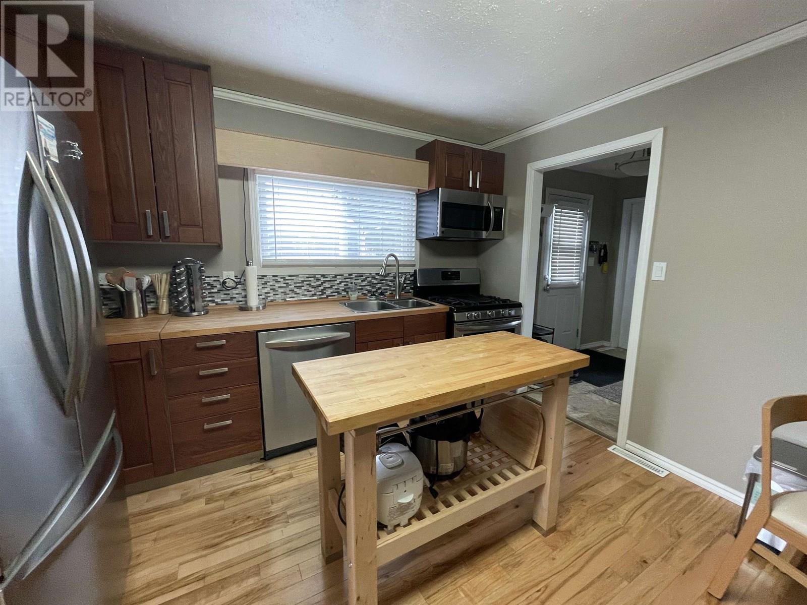 Photo 7 of 8319 94 Avenue, Fort St John BC