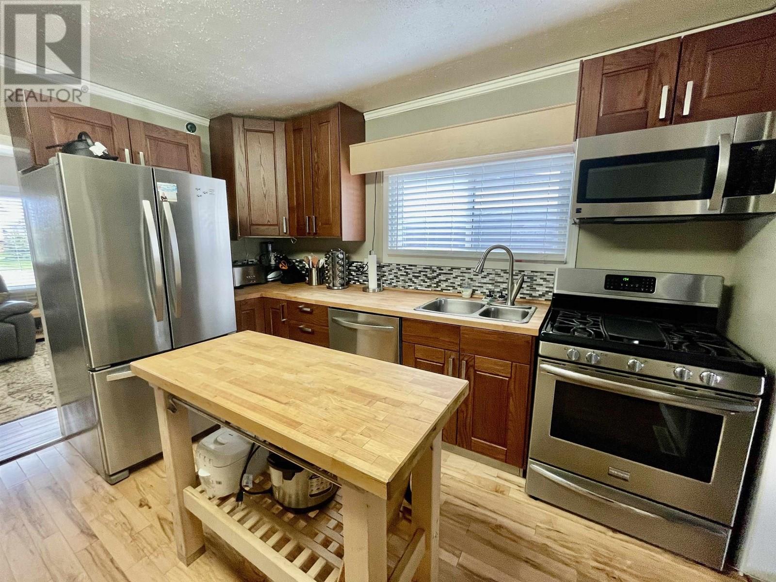 Photo 6 of 8319 94 Avenue, Fort St John BC
