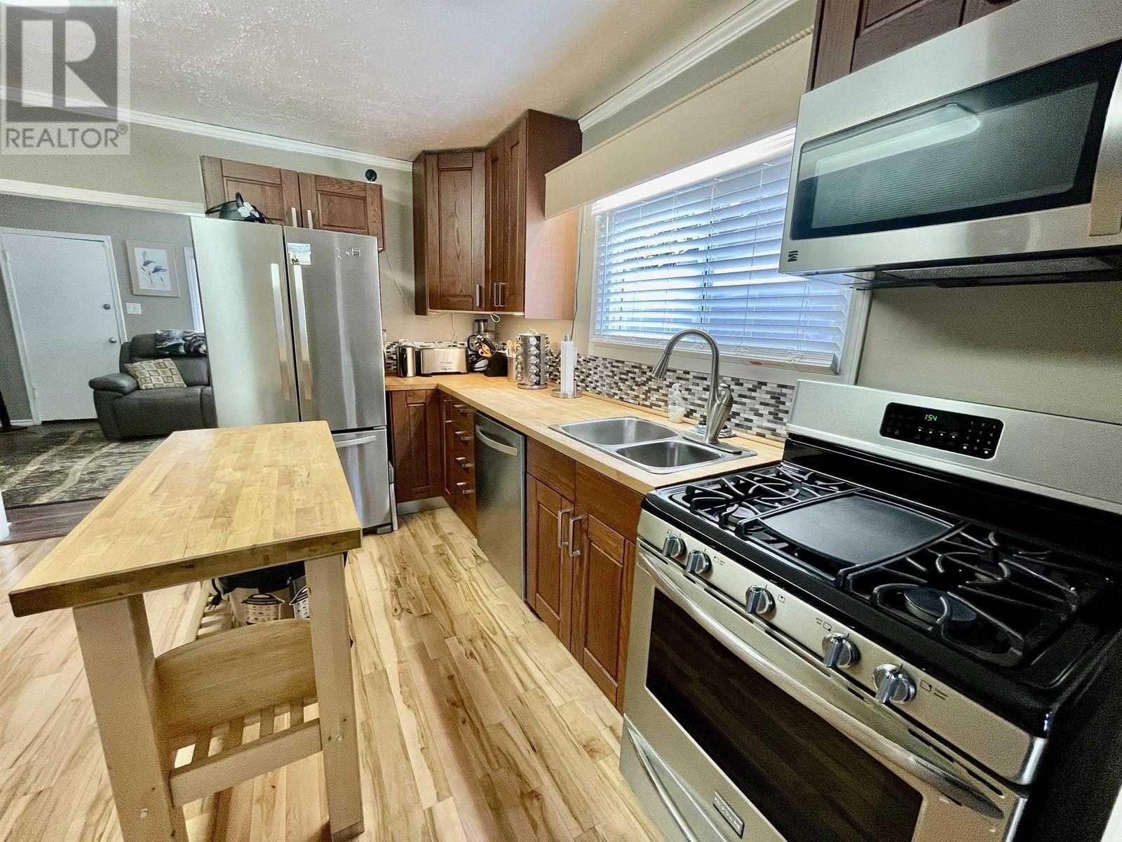 Photo 4 of 8319 94 Avenue, Fort St John BC